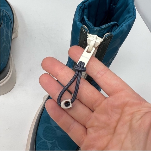Coach NWOT blue zip up worn winter boots 7.5 - Picture 10 of 10